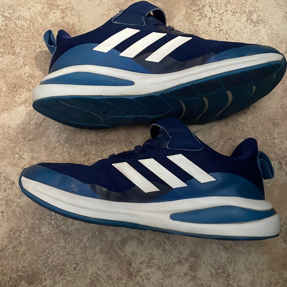 Boys blue adidas shoes! In great shape with signs of wear! 💙sold as is!